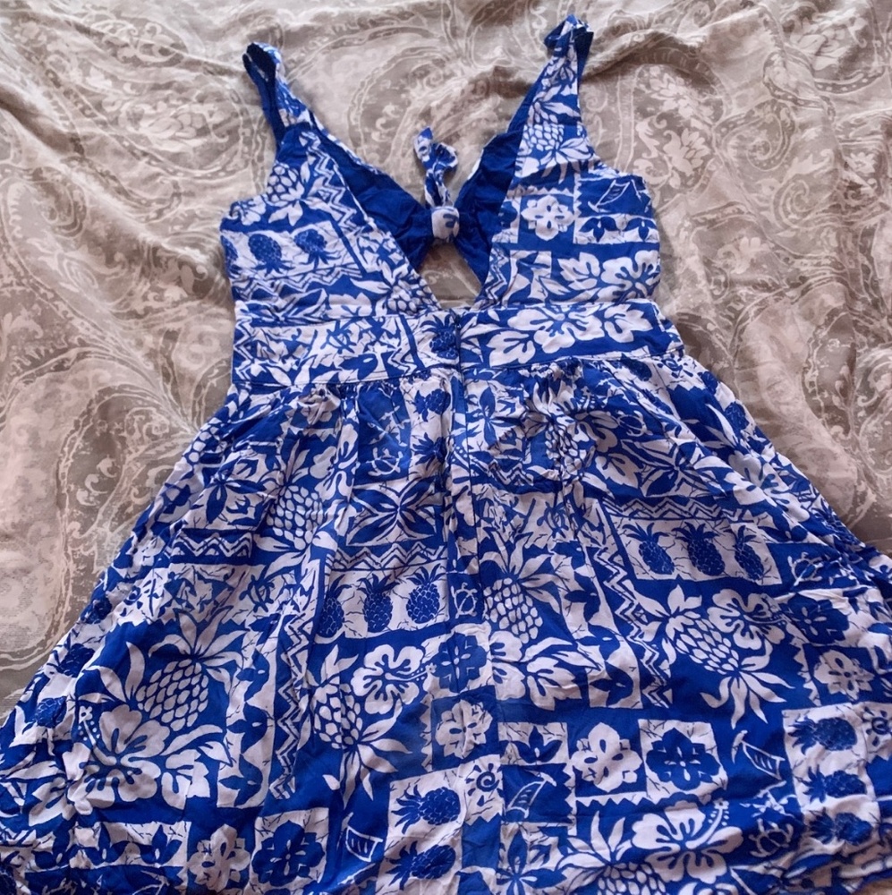Dress - Picture 2 of 3